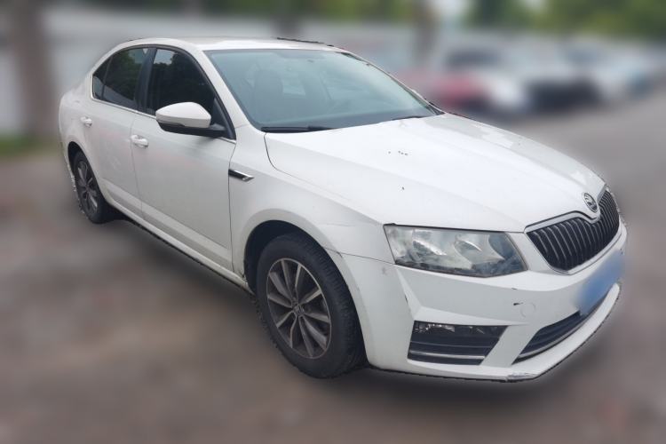 Used Skoda Octavia 2017 1.6L Automatic Chuanxing Edition Front Right 45 Deg