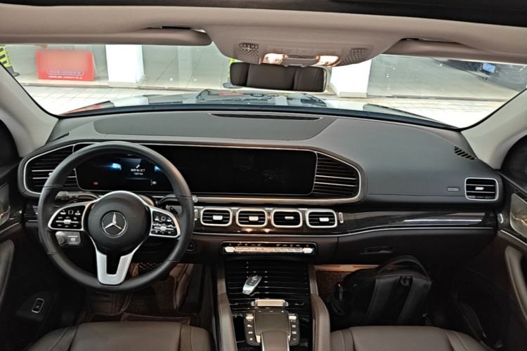 Used Mercedes-Benz GLE 2022 Facelifted GLE 350 4MATIC Fashion Edition Center Console