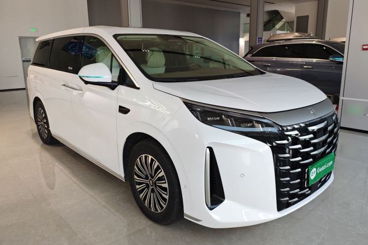 Used BYD Xia 2025 DM-i 1.5T 180km Excellence Model Front Right 45 Deg