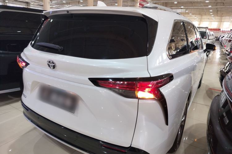 Used Toyota SIENNA 2024 2.5L Hybrid Comfort Edition Rear Right 45 Deg