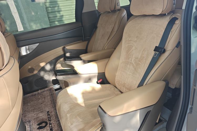 Used Denza D9 2022 EV 600 Four-Wheel Drive Prestige Model
