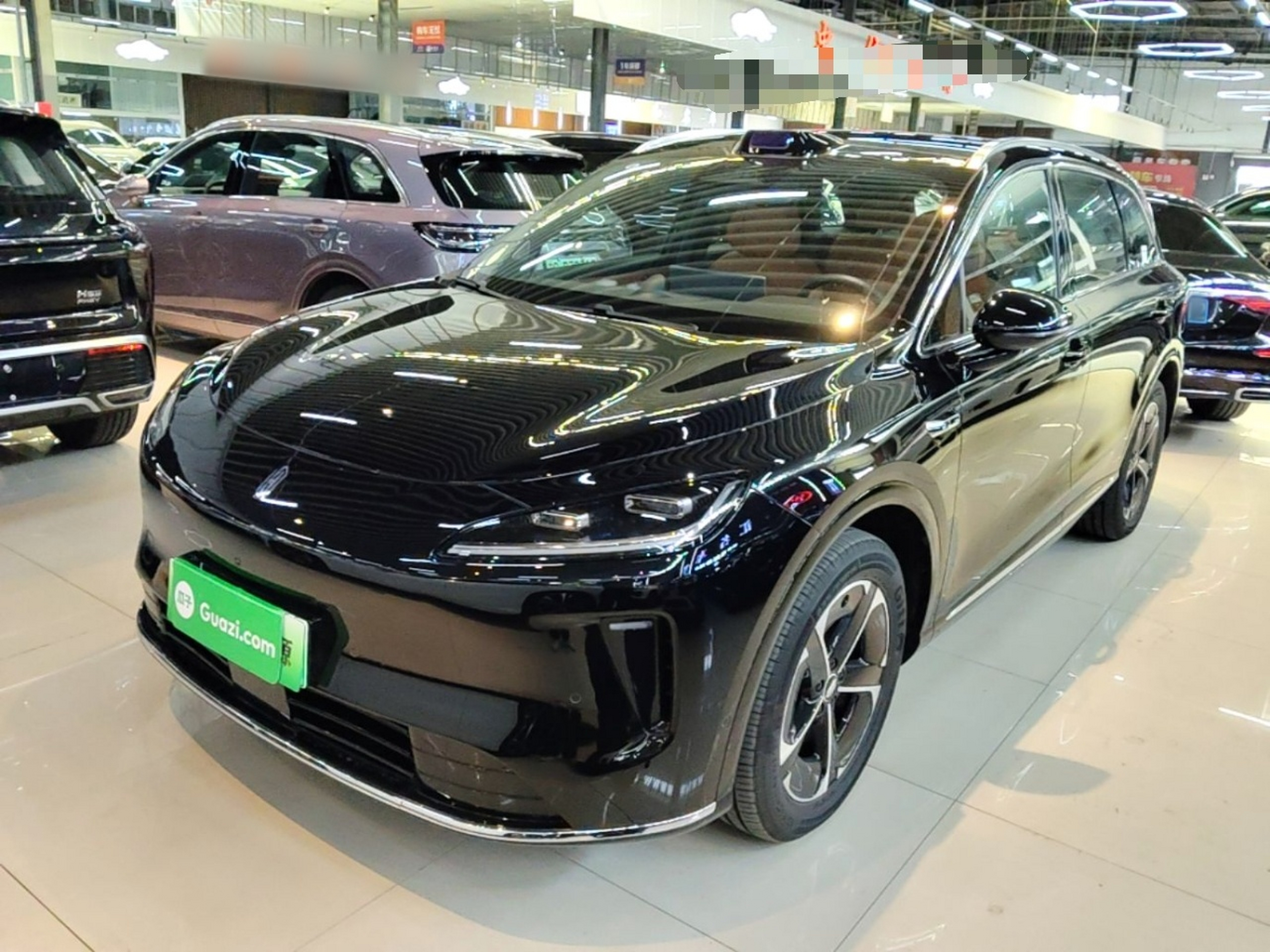Unter der Vorderseite des Autos