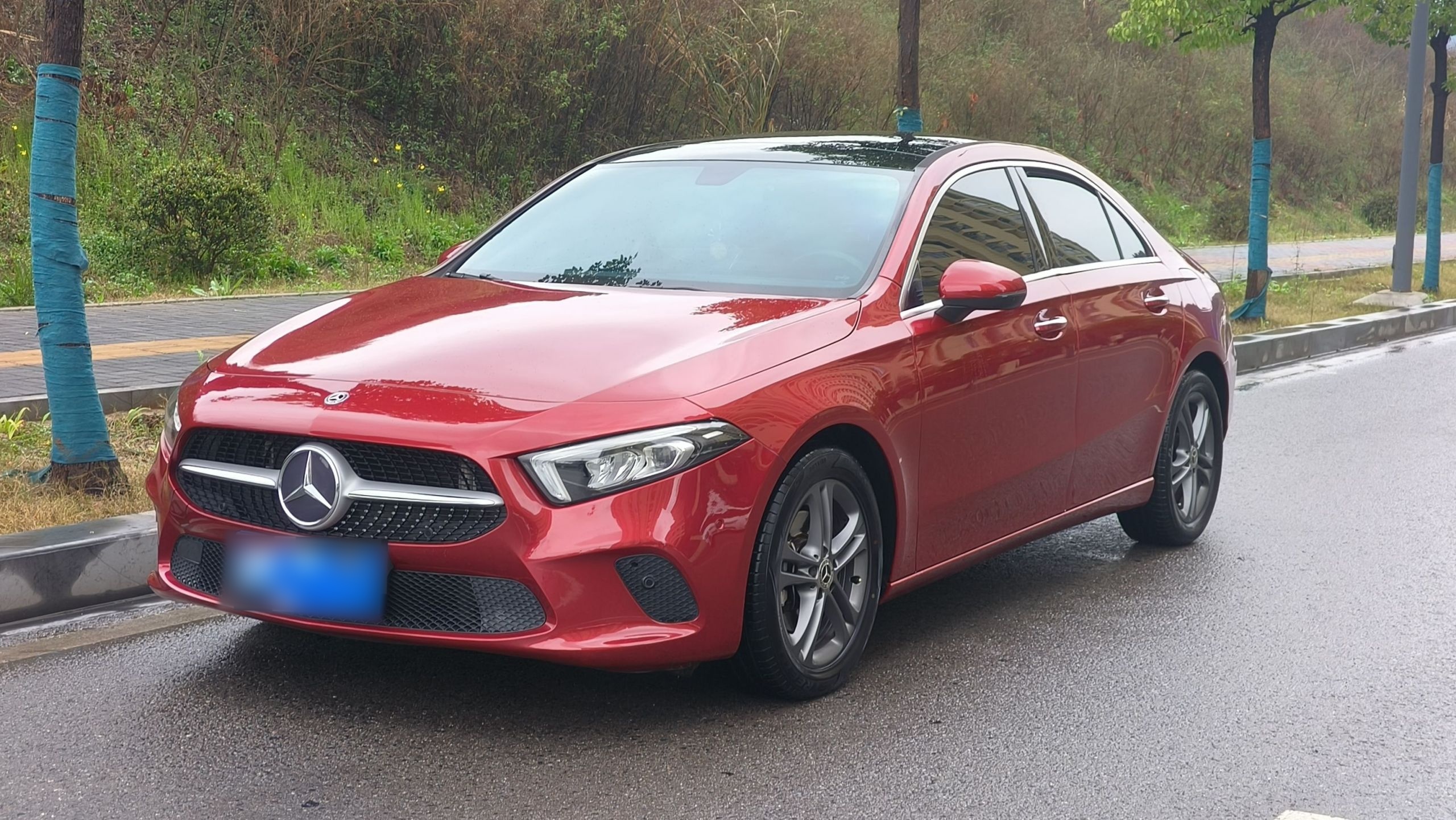 Под передней частью автомобиля