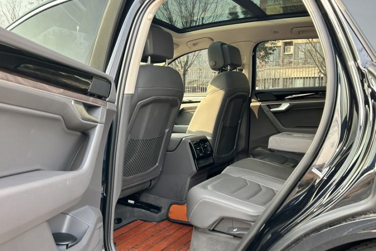 Used Volkswagen Touareg 2020 3.0 TSI Luxury Edition China VI Interior 5