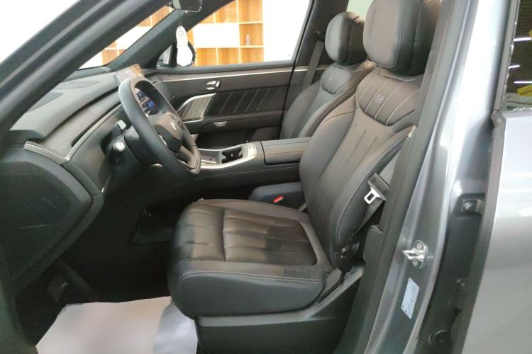 Used ONVO Luxeed L90 2025 Model—Max Six-Seater Version
