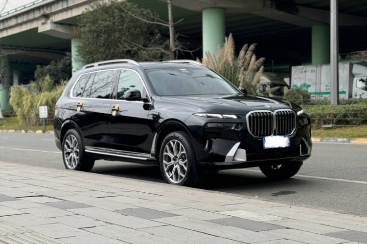 Used BMW X7 2023 xDrive40i Luxury Package with Leading Features