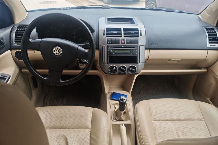 Used Volkswagen Polo 2009 Kica 1.6L Manual Fashion Edition
