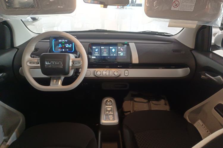 Used CHANGAN NEVO Lumin 2026 Model Treasure Edition 205km Passionate Beige Ningde Center Console