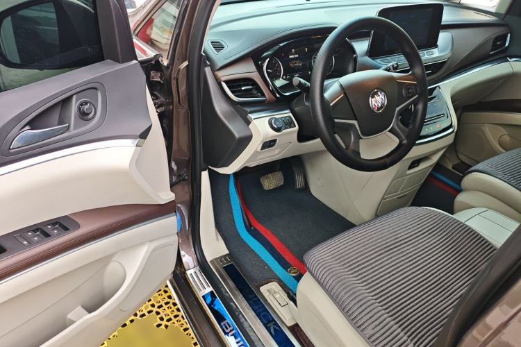 Used Buick GL8 2023 Land Executive Class Comfort Model
