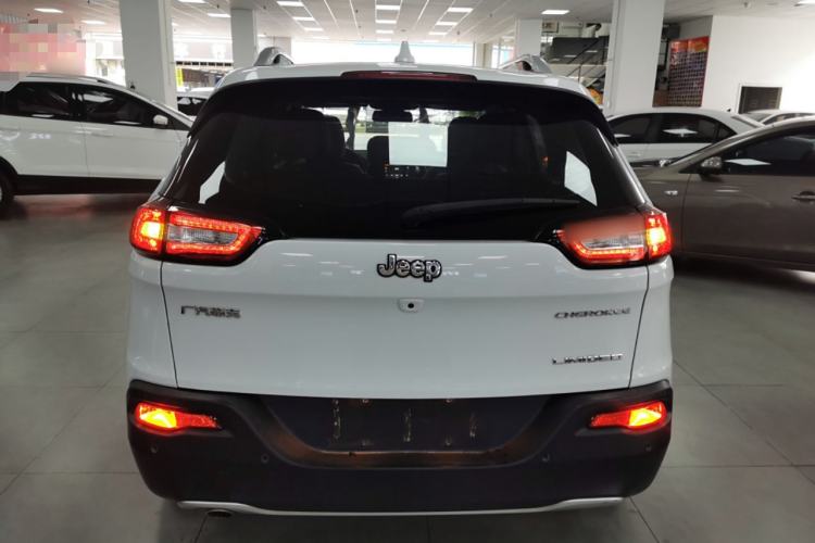 Used Jeep Cherokee 2020 2.0L Two-Wheel Drive Classic Sports Edition