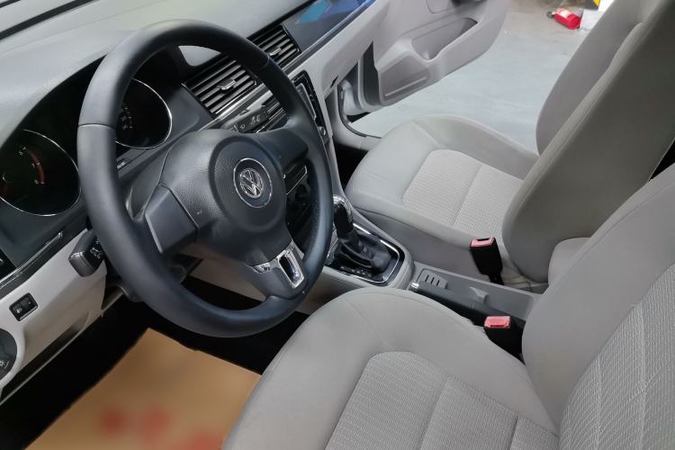 Used Volkswagen Bora 2014 1.6L Automatic Fashion Model Interior 4