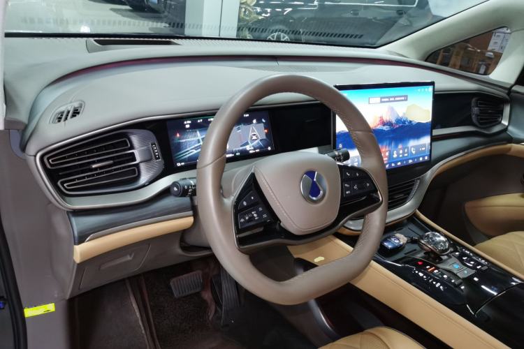 Used Denza D9 2022 DM-i 970 Four-Wheel Drive Flagship Model Center Console