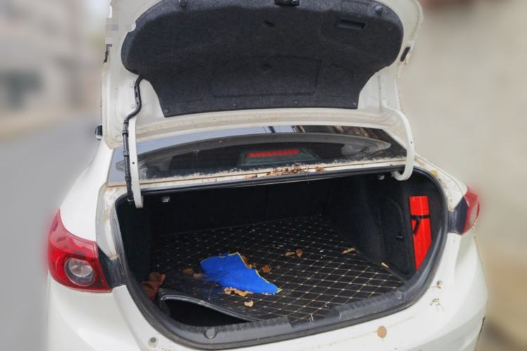 Used Mazda 3 Axela 2016 Sedan 1.5L Automatic Luxury Model