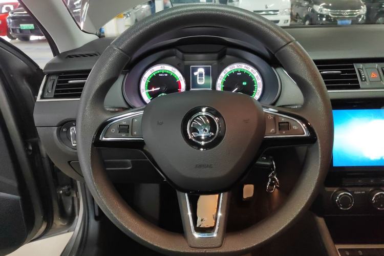 Used Skoda Octavia 2019 1.5L Automatic Smart Drive Luxury Edition China VI Standard Steering Wheel