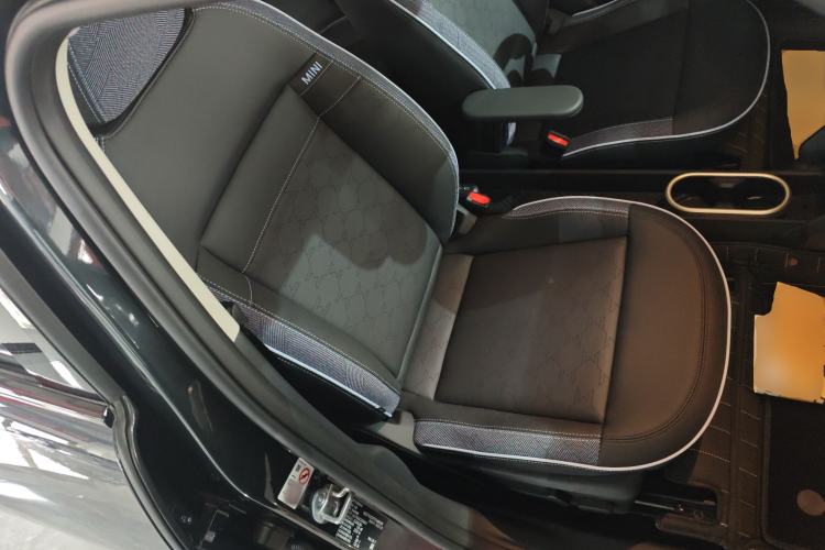 Used MINI Electric ACEMAN 2024 E Classic Edition Right Front Seat