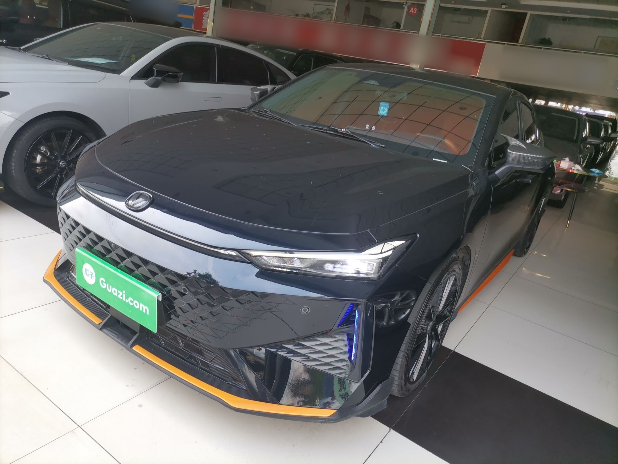 Под передней частью автомобиля