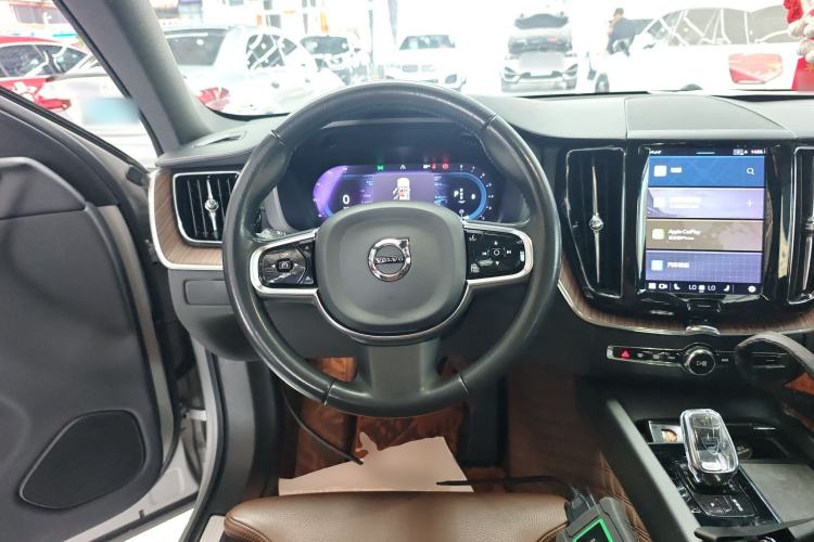 Used Volvo XC60 2022 B5 4x4 Smart Luxury Edition