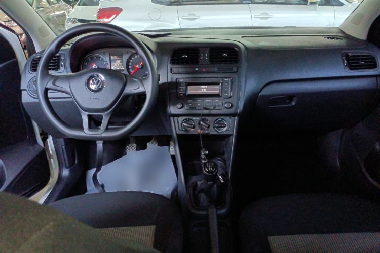 Used Volkswagen Polo 2016 1.4L Manual Fashion Model Center Console