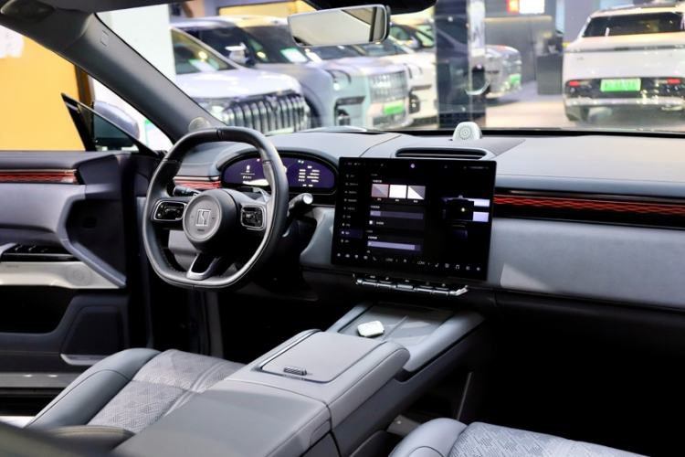 Used Zeekr 7X 2025 100 kWh Long-Range Rear-Wheel Drive with Intelligent Driving Features
