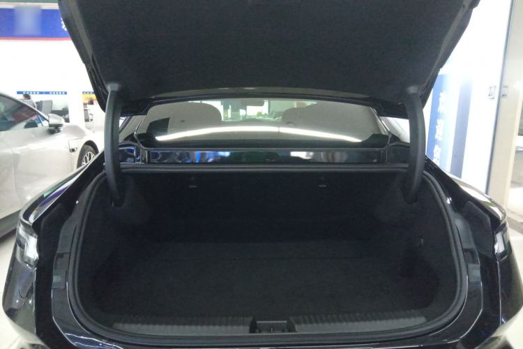 Used Lynk & Co Z10 2025 71 kWh 602 km Range Rear-Wheel Drive Pro
