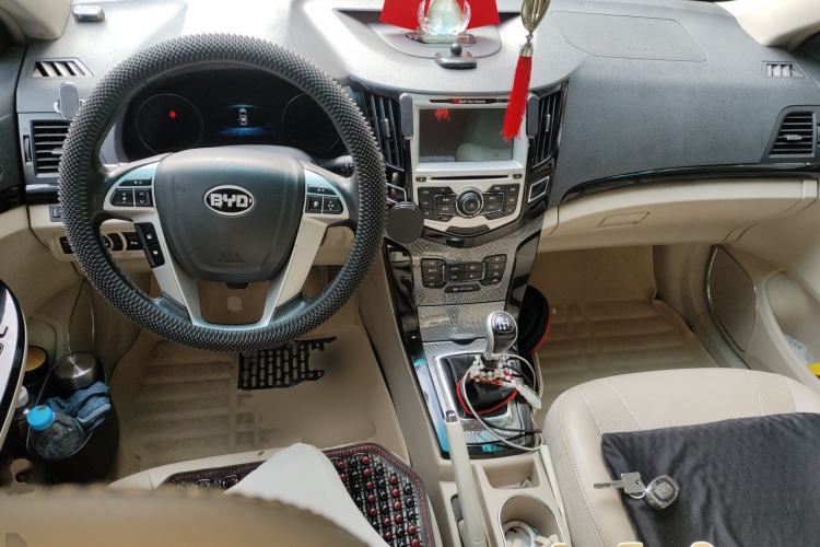 Used BYD Surui 2012 1.5L Manual Luxury Version Center Console