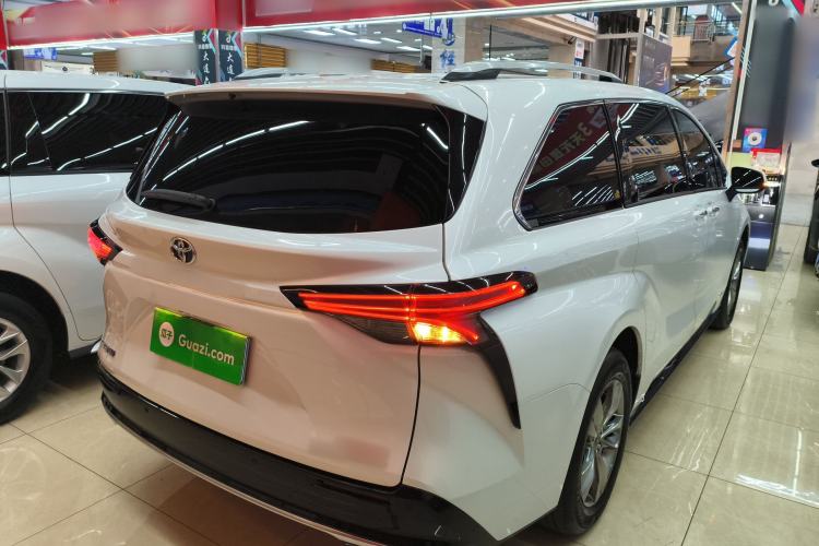 Used Toyota SIENNA 2024 2.5L Hybrid Four-Wheel Drive Prestige Edition Rear Right 45 Deg