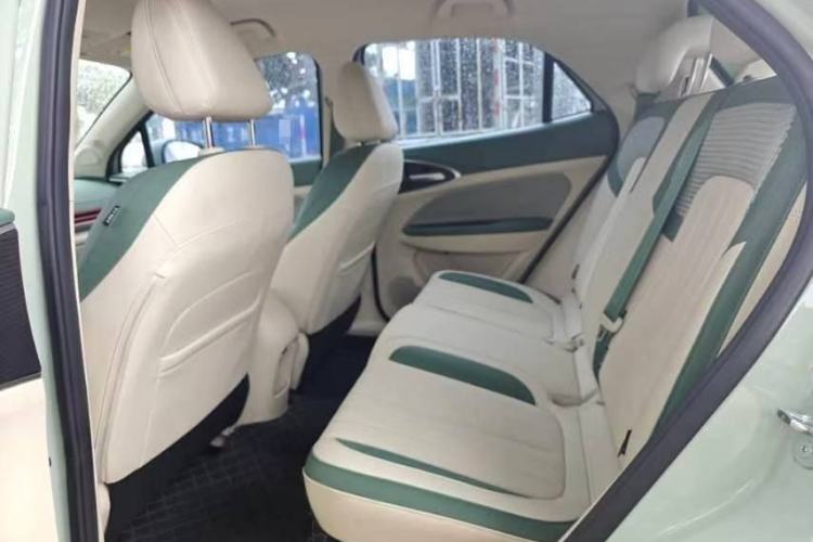 Used ORA Good Cat 2023 401 km Standard Range Luxury Version Lithium Iron Phosphate Interior 3