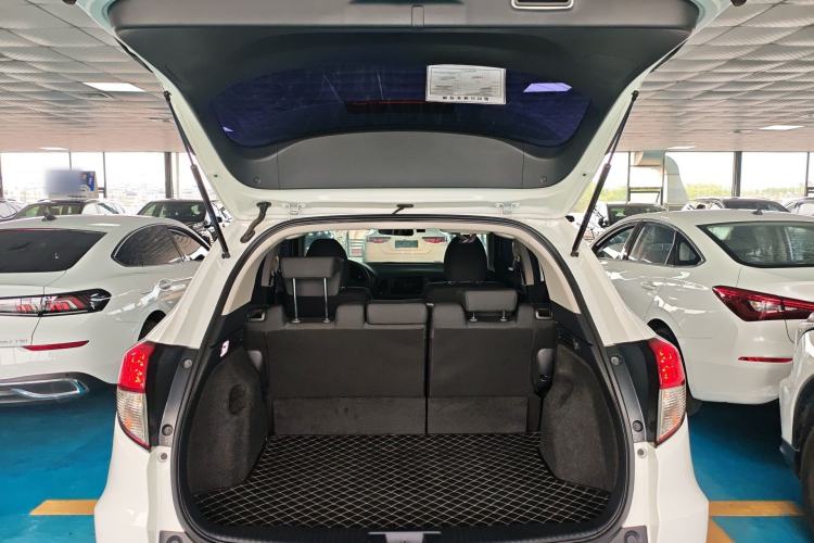 Used Honda Vezel 2020 220 TURBO CVT Elite Edition Trunk