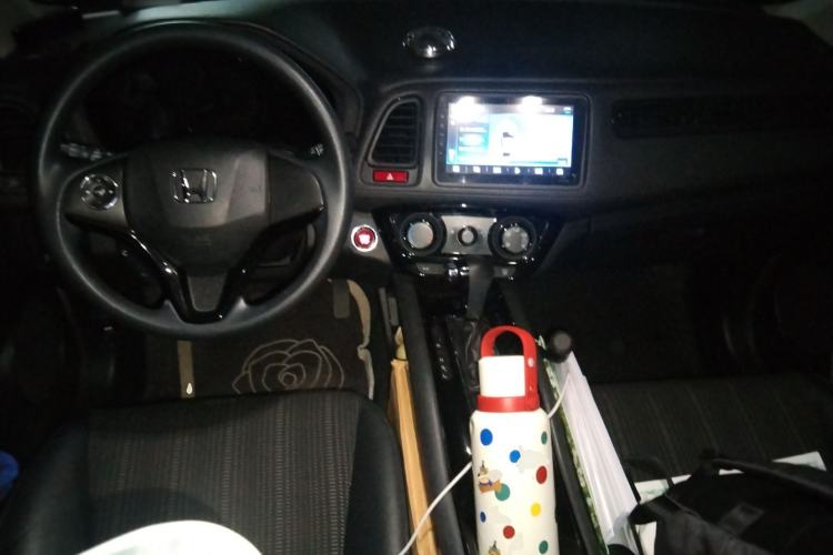 Used Honda Vezel 2017 1.8L CVT Front-Wheel Drive Pioneer Edition Center Console