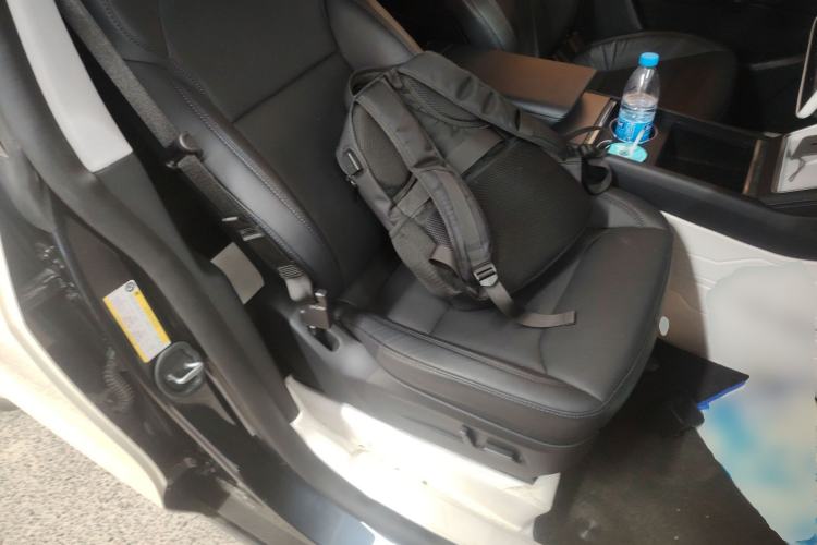 Used Tesla Model Y 2025 Rear-Wheel-Drive Version Right Front Seat