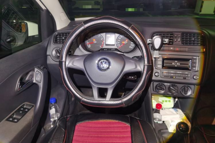 Used Volkswagen Polo 2016 1.4L Manual Fashion Model Steering Wheel