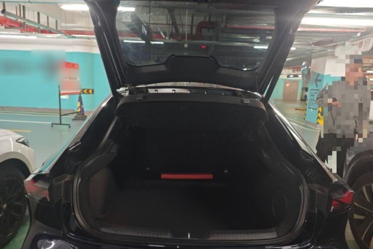 Used CHANGAN UNI-V 2022 1.5T Prestige Version Trunk