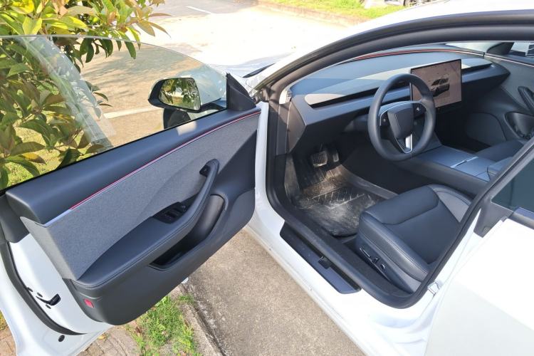 Used Tesla Model 3 2025 Rear-Wheel-Drive Version
