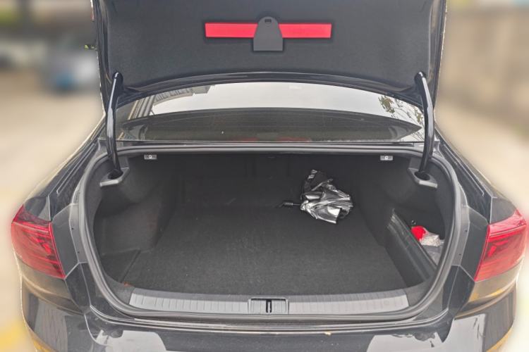 Used Volkswagen Magotan 2023 2 Million Units Commemorative Edition 330TSI DSG Luxury Version Trunk