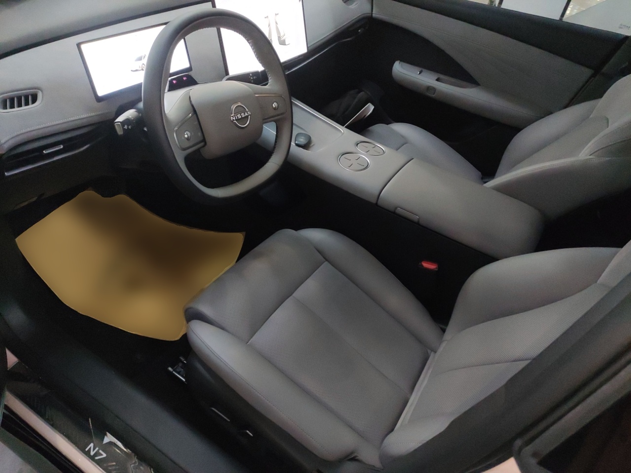 المقاعد الأمامية داخل السيارة