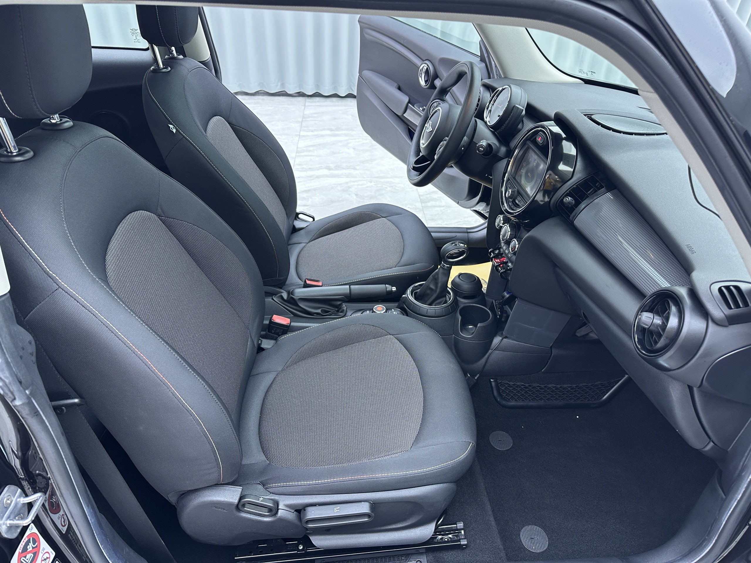 Vordere Reihe im Auto