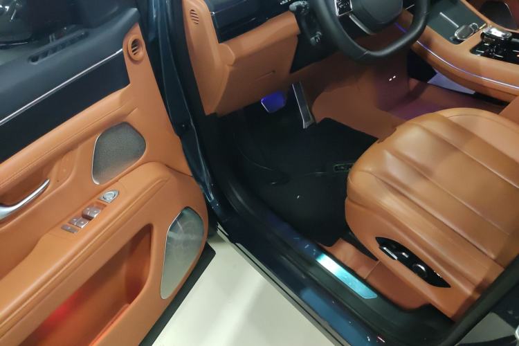 Used Hima AITO M7 2024 1.5T Intelligent Driving 4WD Ultra Version 6 Seats Driver Seat