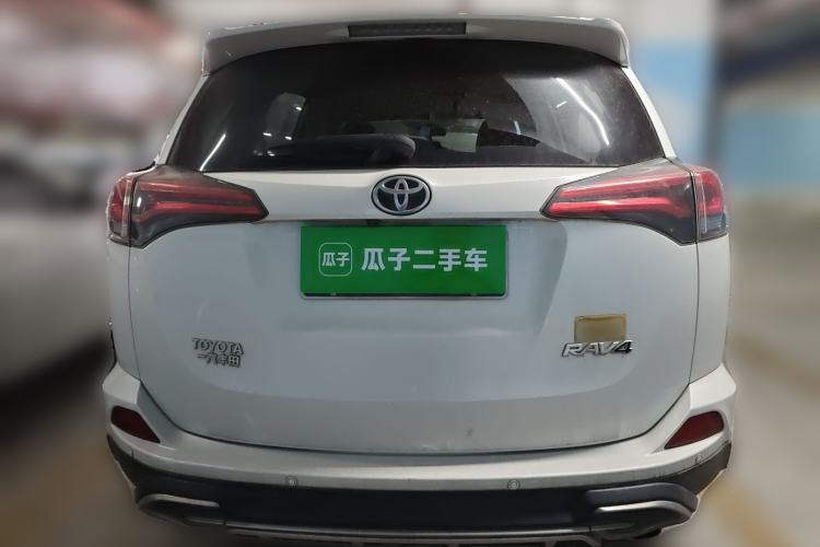 Used Toyota RAV4 2016 2.0L CVT Two-Wheel Drive Fashion Edition China V Standard Rear