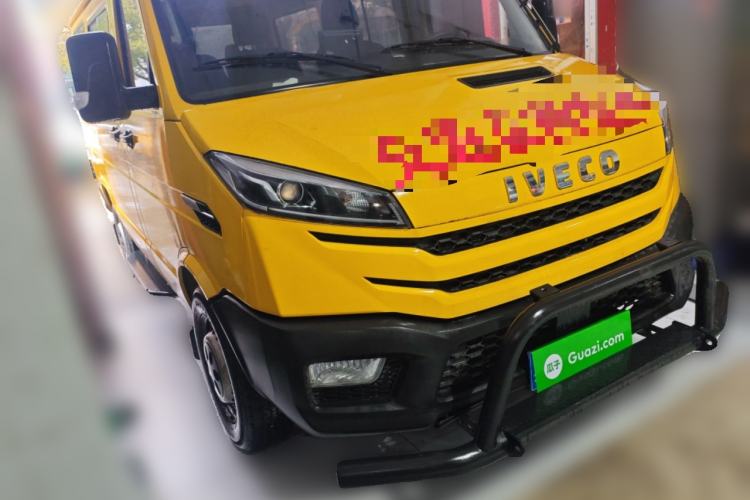Used Iveco Daily 2023 2.5T A35M1 Multi-Purpose Passenger Vehicle Short Wheelbase Low Roof Single-Tire Side-Sliding Door Automatic Transmission
