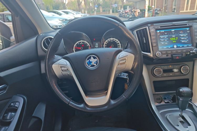 Used Venucia T70 2015 2.0L CVT Smart Edition Steering Wheel