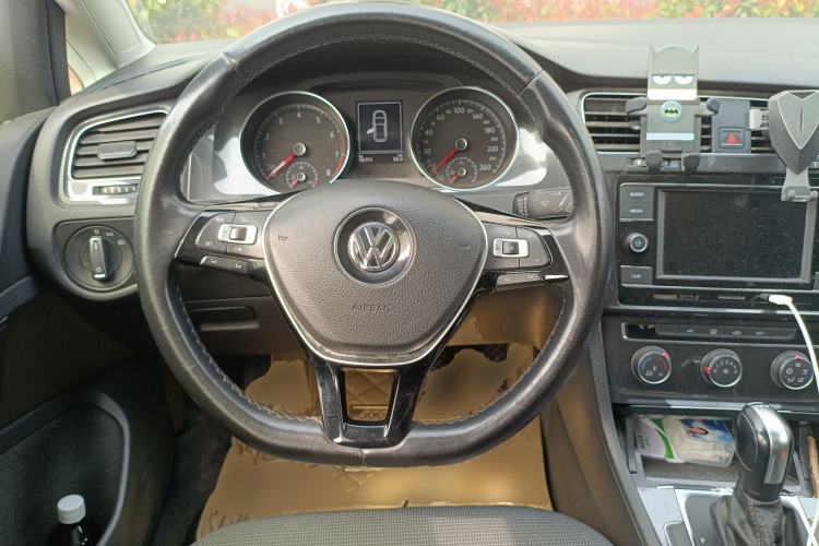 Used Volkswagen Golf 2018 230TSI Automatic Comfort Model Steering Wheel