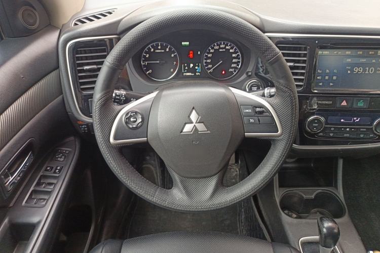 Used Mitsubishi Outlander 2014 2.4L 4x4 Deluxe Value Edition 5 Seats