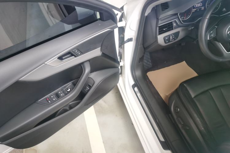 Used Audi A4L 2017 Plus 40 TFSI Ambition Model
