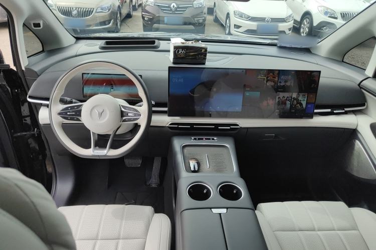 Used VOYAH Dream 2025 PHEV Four-Wheel Drive Prestige Kunpeng Edition Center Console