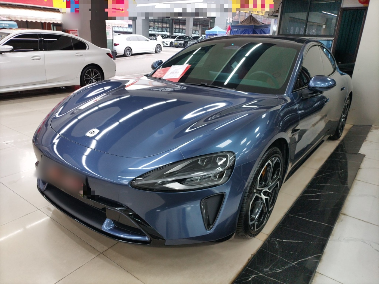 Под передней частью автомобиля