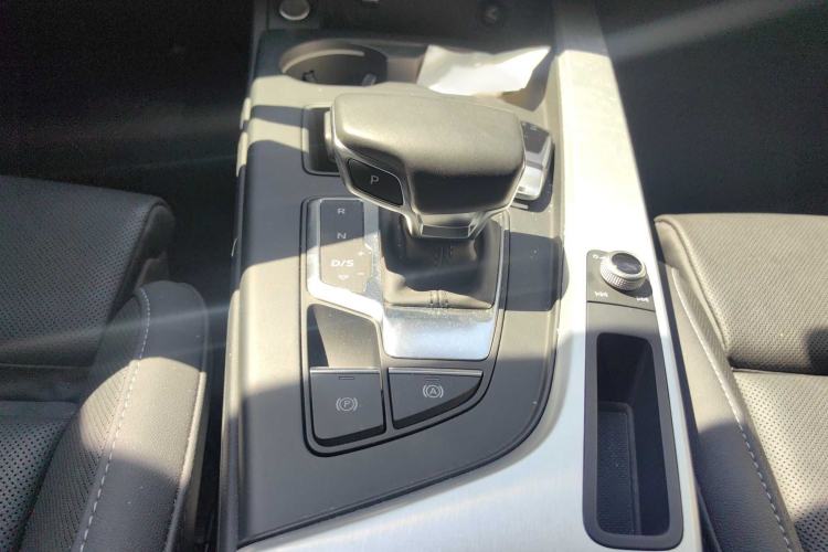 Used Audi A4L 2020 40 TFSI Luxury Dynamic Model Interior 11