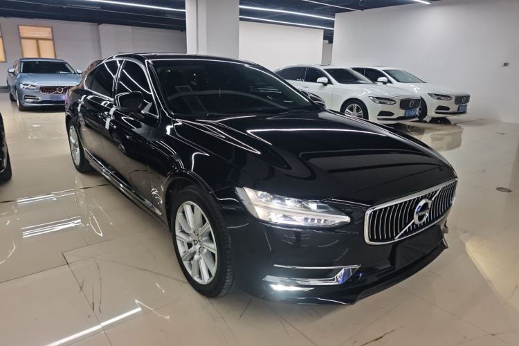 Used Volvo S90 2020 T5 Zhiyi Luxury Edition Front Right 45 Deg