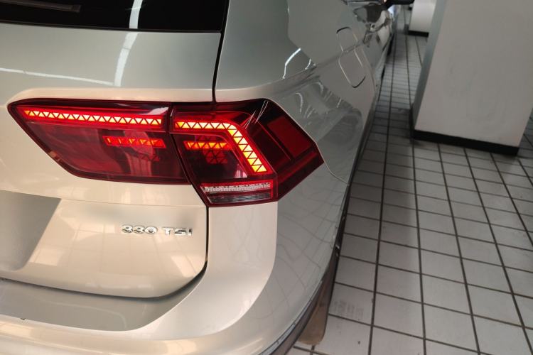 Used Volkswagen Tiguan L 2017 330TSI Automatic Two-Wheel Drive Flagship Edition Right Rear Taillight