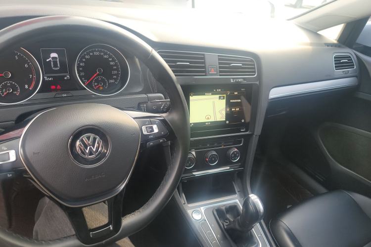 Used Volkswagen Golf 2020 Zhiai Edition 200TSI DSG Comfortable & Ambitious Version
