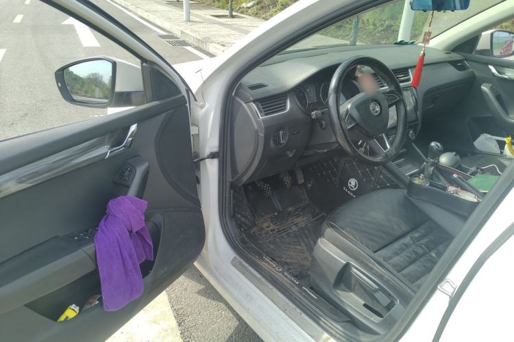 Used Skoda Octavia 2016 1.6L Manual Smart Drive Version Driver Seat